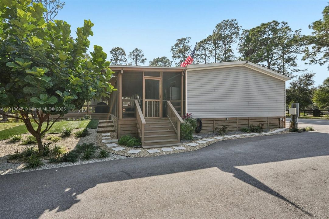 На продажу: $595,000 (3 спален, 2 ванн, 1456 Квадратных фут)