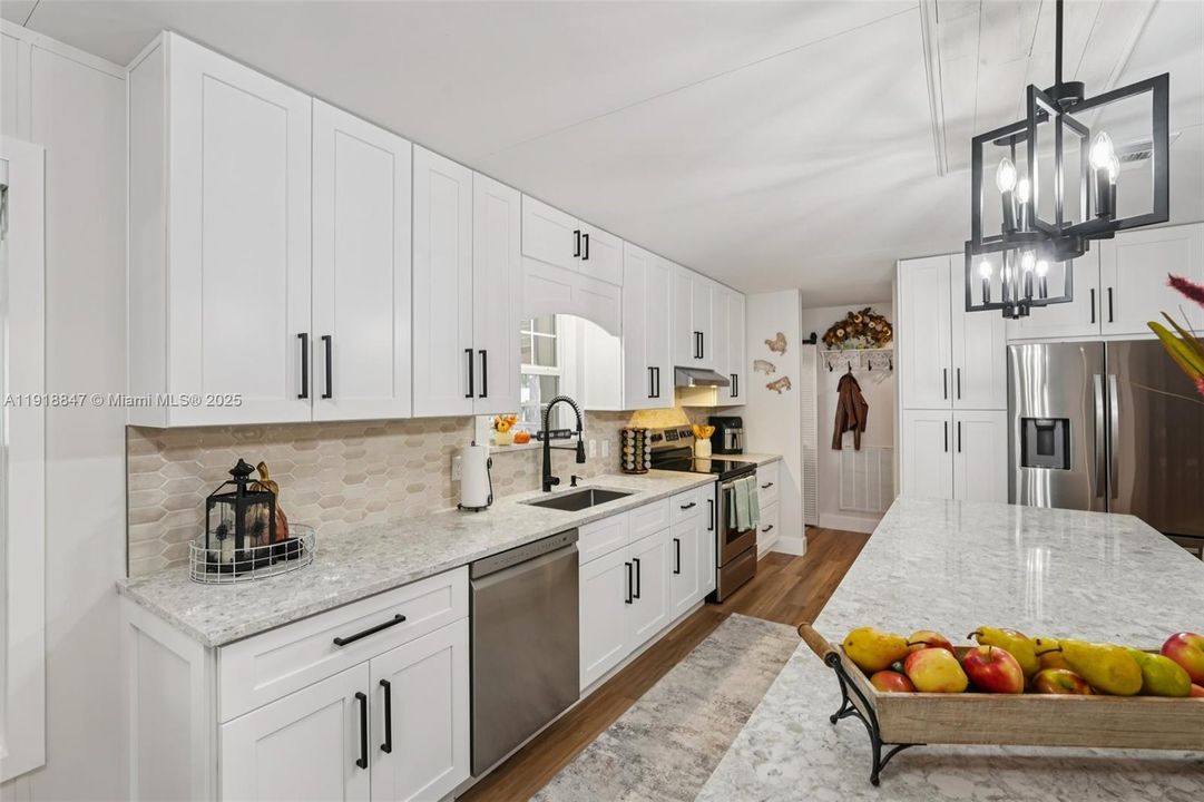 На продажу: $595,000 (3 спален, 2 ванн, 1456 Квадратных фут)