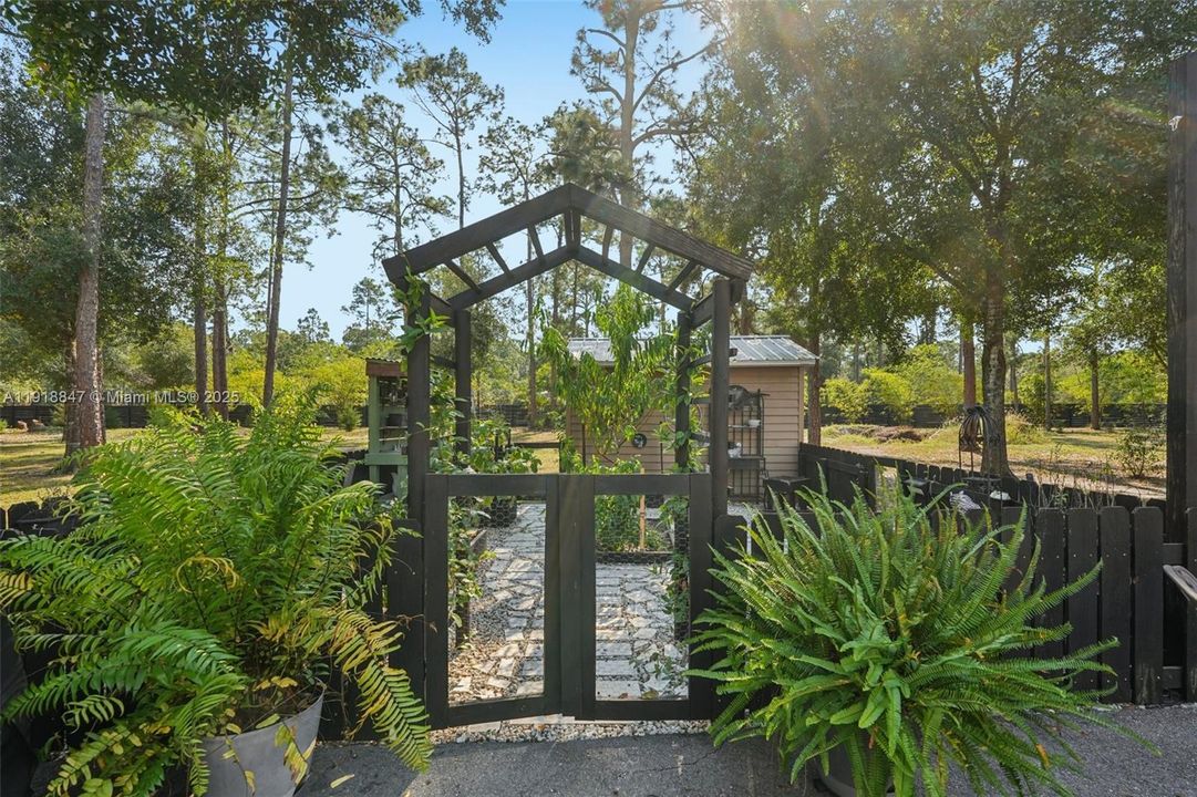 На продажу: $595,000 (3 спален, 2 ванн, 1456 Квадратных фут)