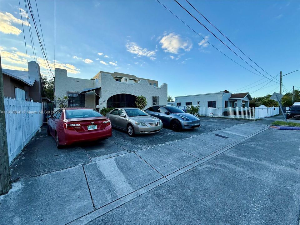 待售: $399,000 (3 贝兹, 1 浴室, 1623 平方英尺)