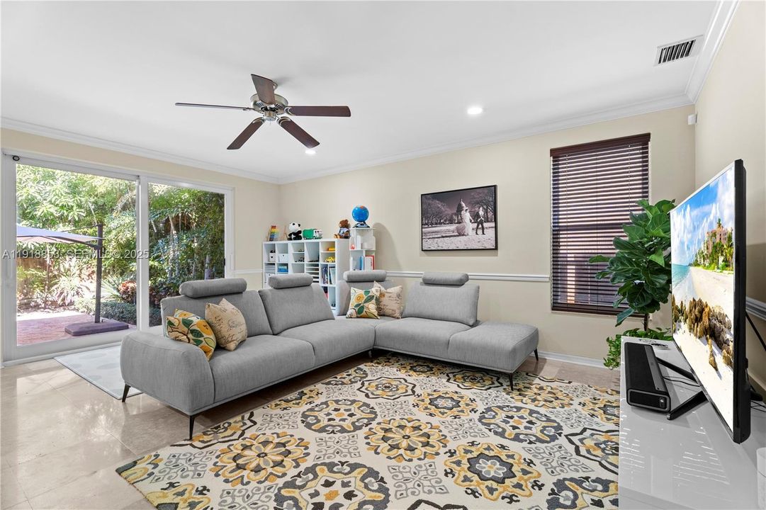 На продажу: $3,150,000 (4 спален, 3 ванн, 3209 Квадратных фут)