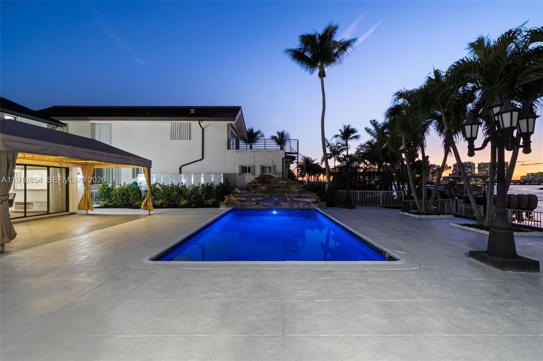 For Sale: $4,950,000 (4 beds, 3 baths, 3470 Square Feet)