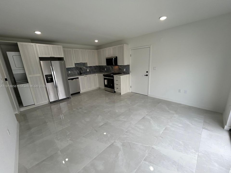 В аренду: $2,000 (1 спален, 1 ванн, 594 Квадратных фут)