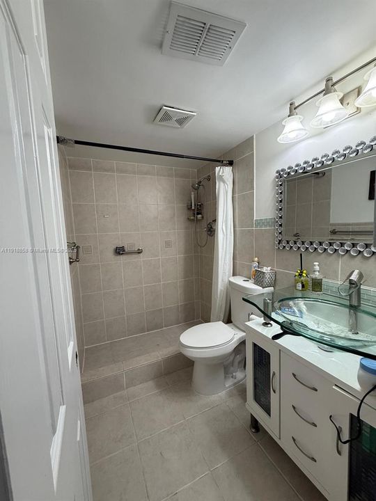 En Venta: $255,000 (3 camas, 2 baños, 1100 Pies cuadrados)