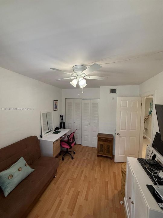 En Venta: $255,000 (3 camas, 2 baños, 1100 Pies cuadrados)