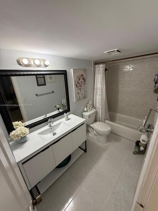 En Venta: $255,000 (3 camas, 2 baños, 1100 Pies cuadrados)