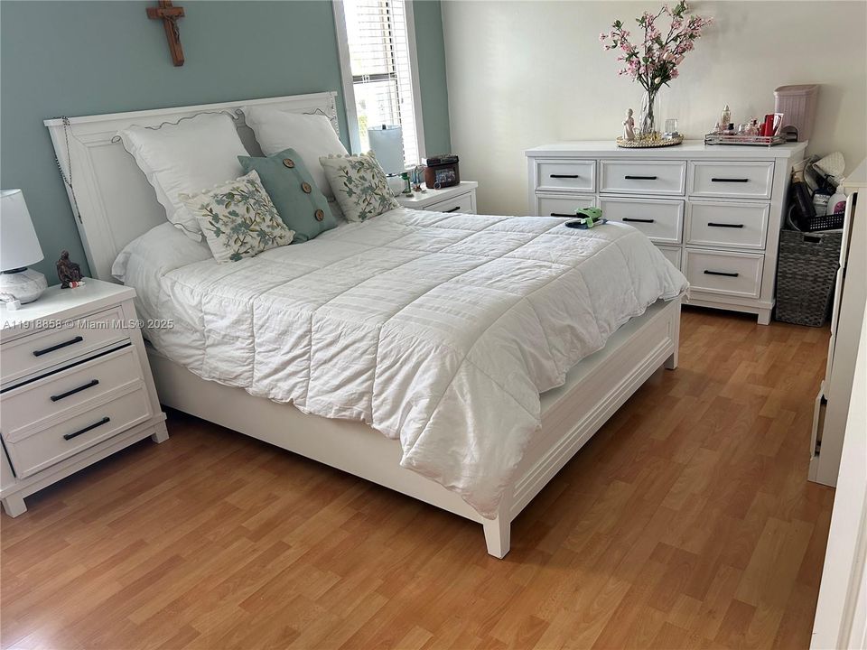 En Venta: $255,000 (3 camas, 2 baños, 1100 Pies cuadrados)