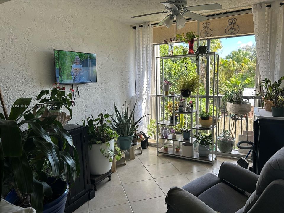 En Venta: $255,000 (3 camas, 2 baños, 1100 Pies cuadrados)