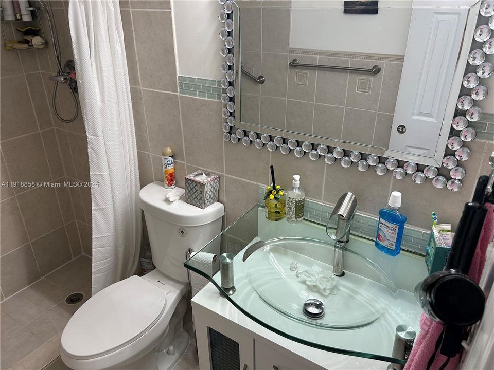 En Venta: $255,000 (3 camas, 2 baños, 1100 Pies cuadrados)