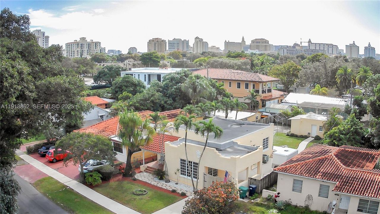 For Sale: $900,000 (3 beds, 3 baths, 1320 Square Feet)