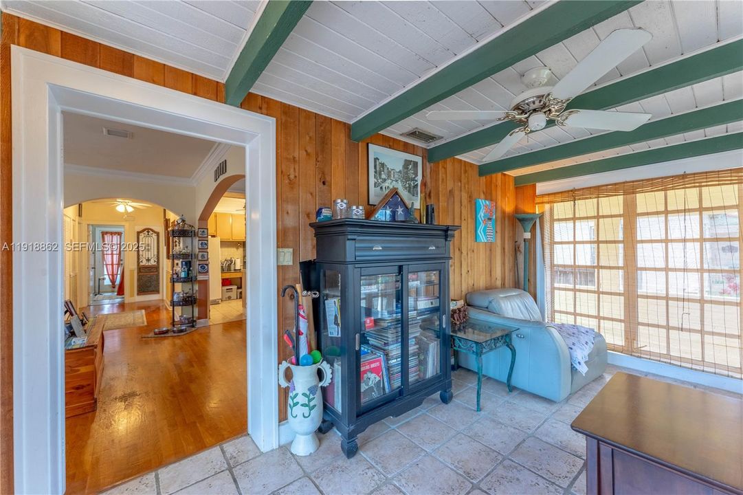 For Sale: $900,000 (3 beds, 3 baths, 1320 Square Feet)