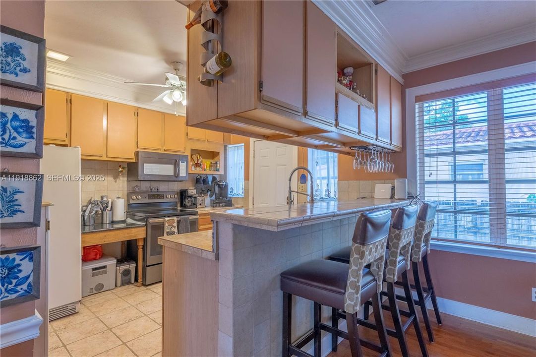 For Sale: $900,000 (3 beds, 3 baths, 1320 Square Feet)