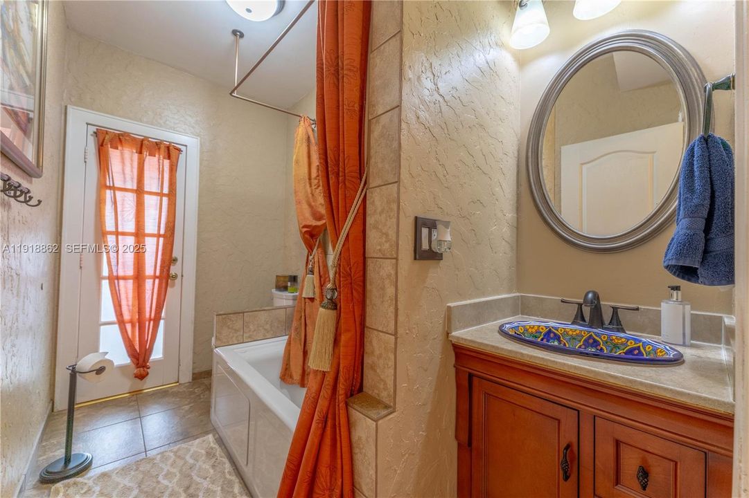 For Sale: $900,000 (3 beds, 3 baths, 1320 Square Feet)