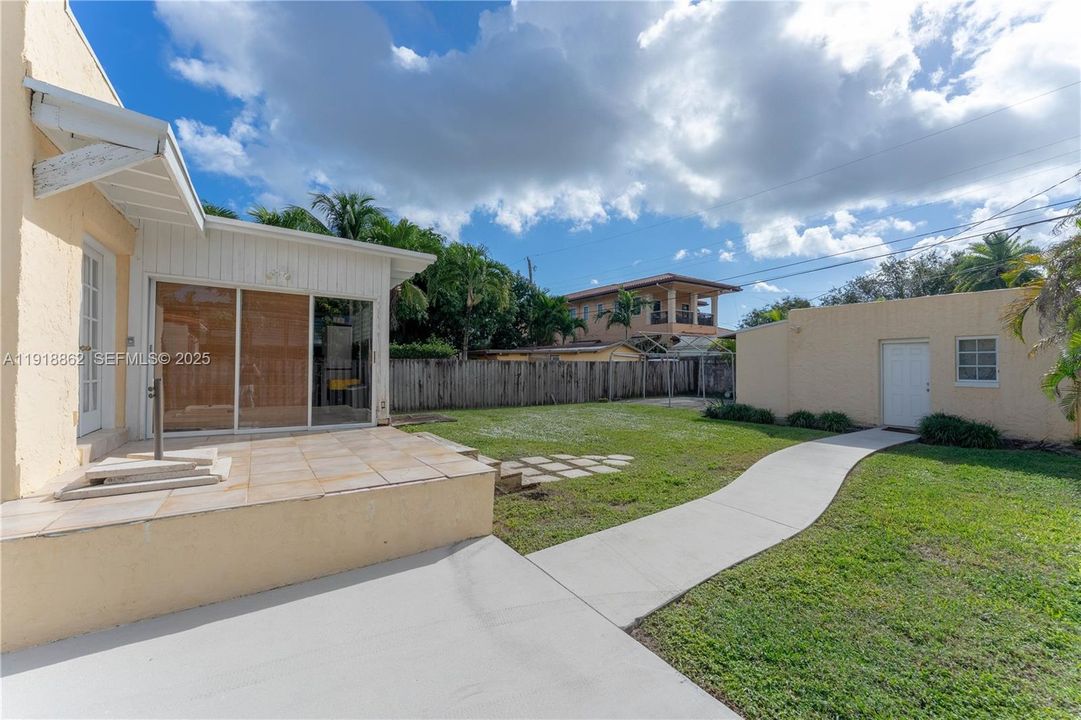 For Sale: $900,000 (3 beds, 3 baths, 1320 Square Feet)