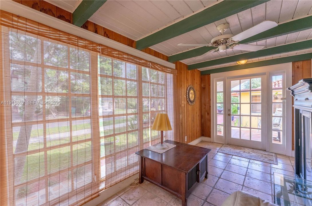 For Sale: $900,000 (3 beds, 3 baths, 1320 Square Feet)