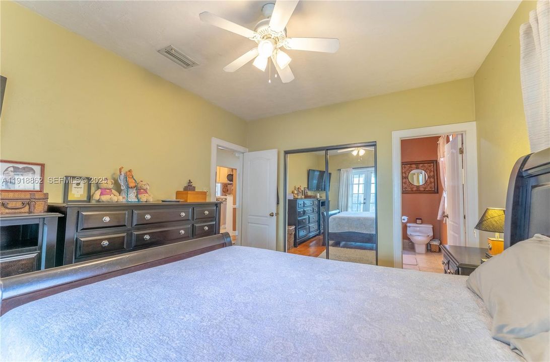 For Sale: $900,000 (3 beds, 3 baths, 1320 Square Feet)