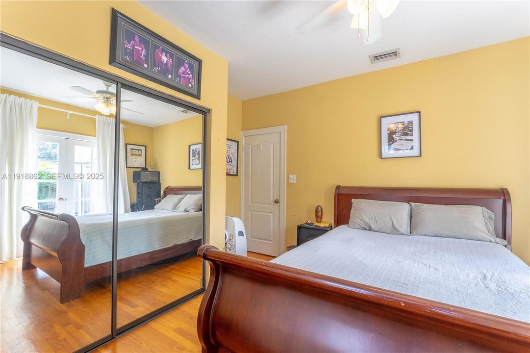 For Sale: $900,000 (3 beds, 3 baths, 1320 Square Feet)