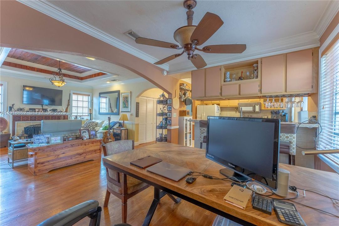 For Sale: $900,000 (3 beds, 3 baths, 1320 Square Feet)