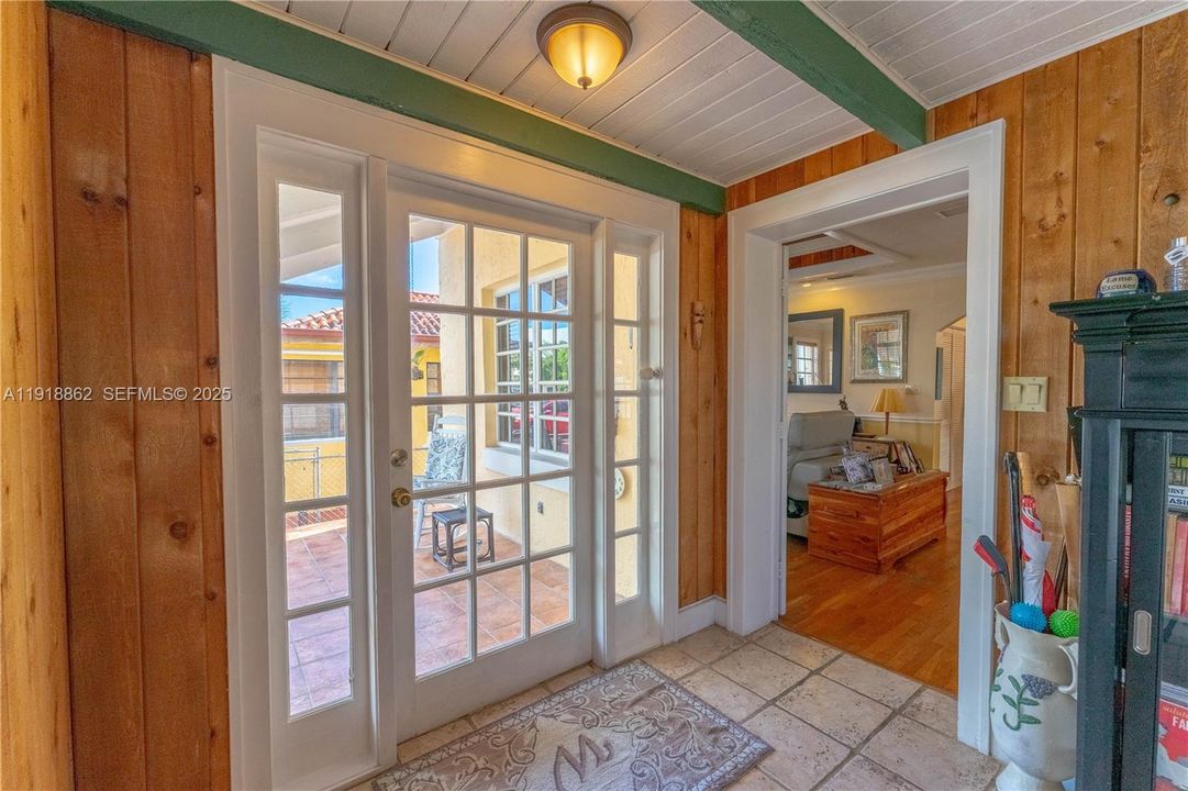 For Sale: $900,000 (3 beds, 3 baths, 1320 Square Feet)