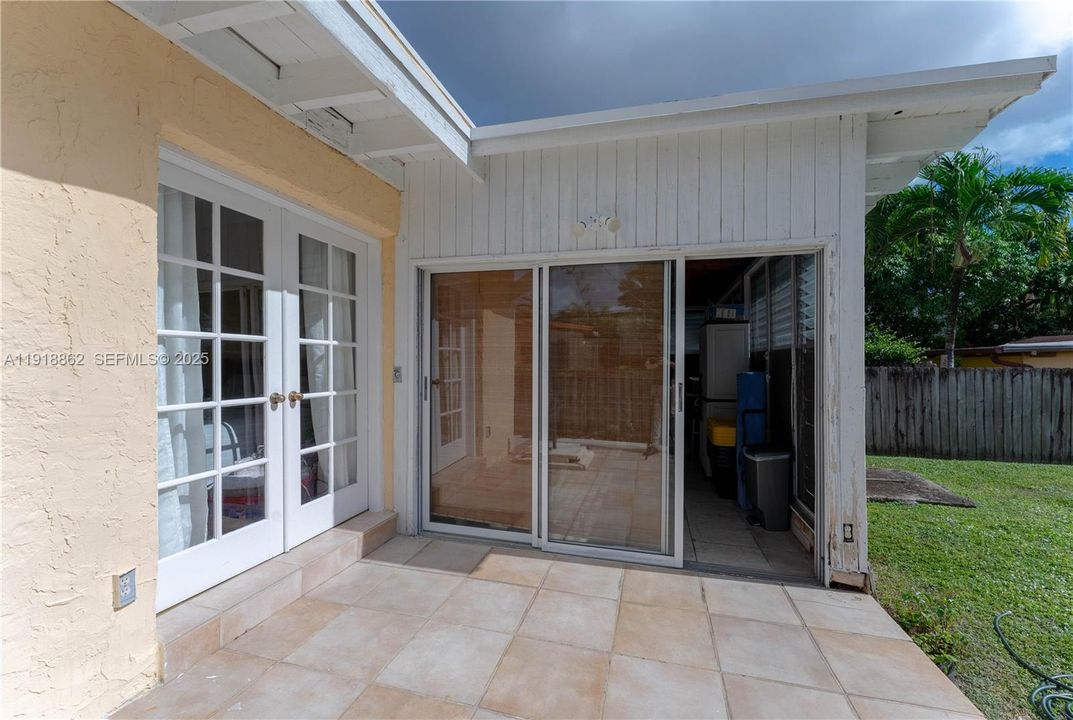 For Sale: $900,000 (3 beds, 3 baths, 1320 Square Feet)