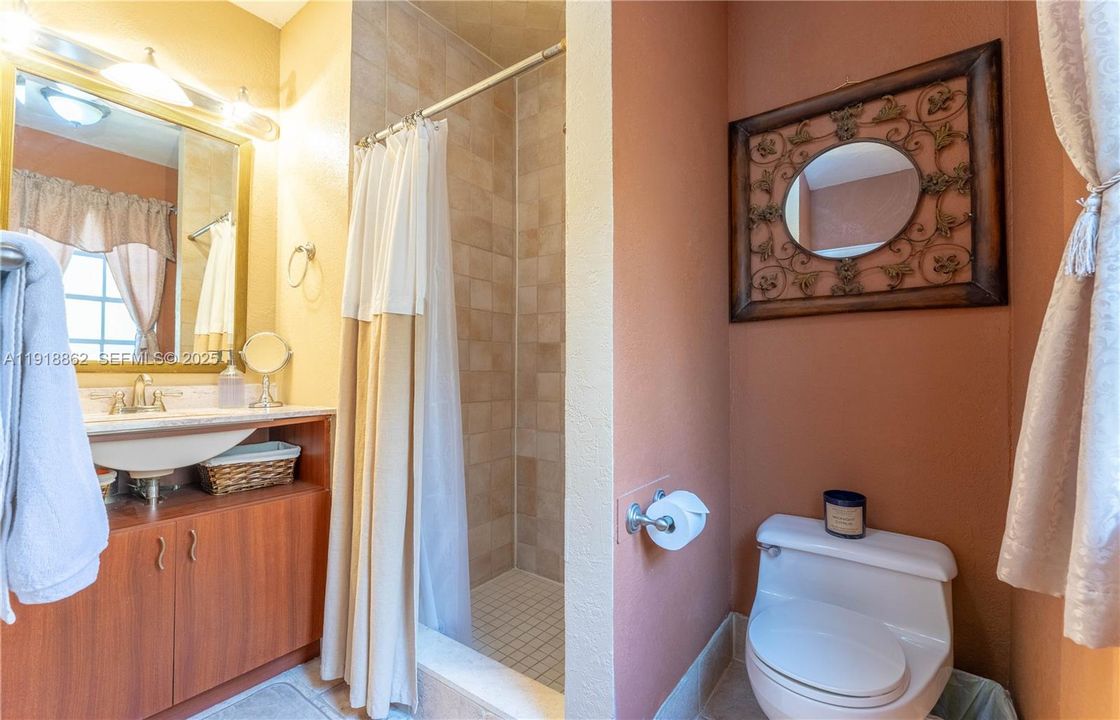 For Sale: $900,000 (3 beds, 3 baths, 1320 Square Feet)