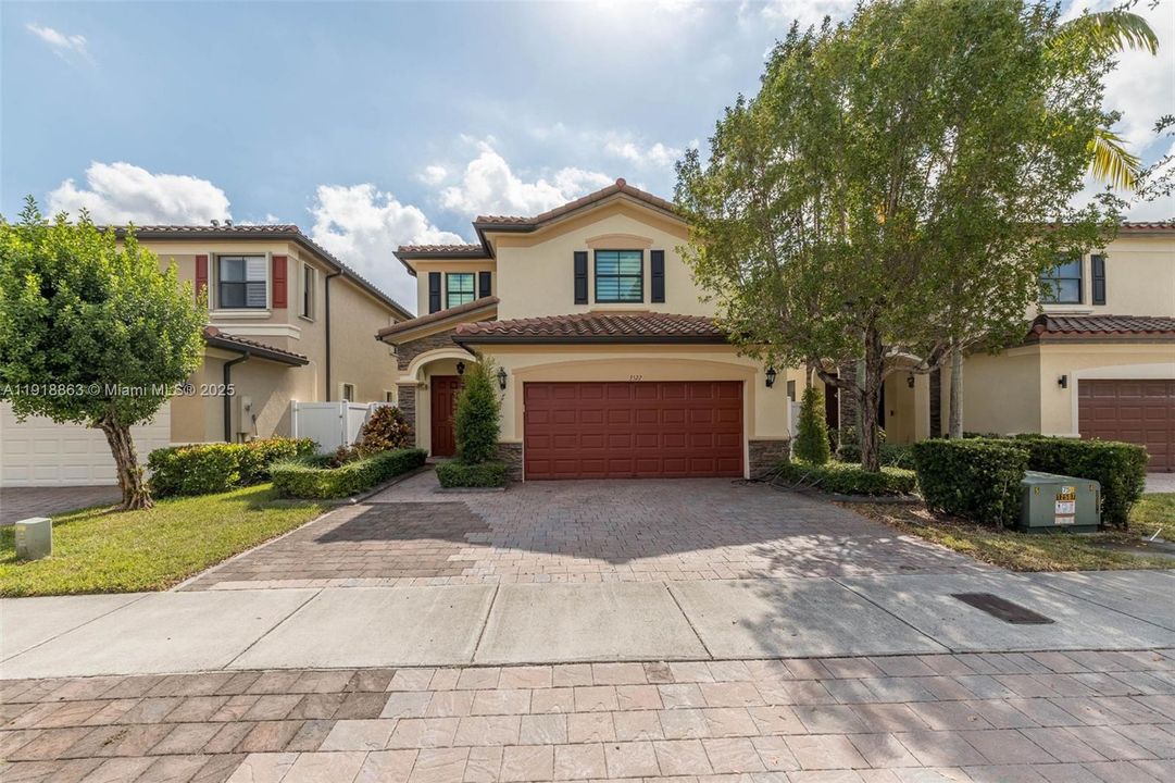 For Sale: $899,000 (3 beds, 2 baths, 2345 Square Feet)