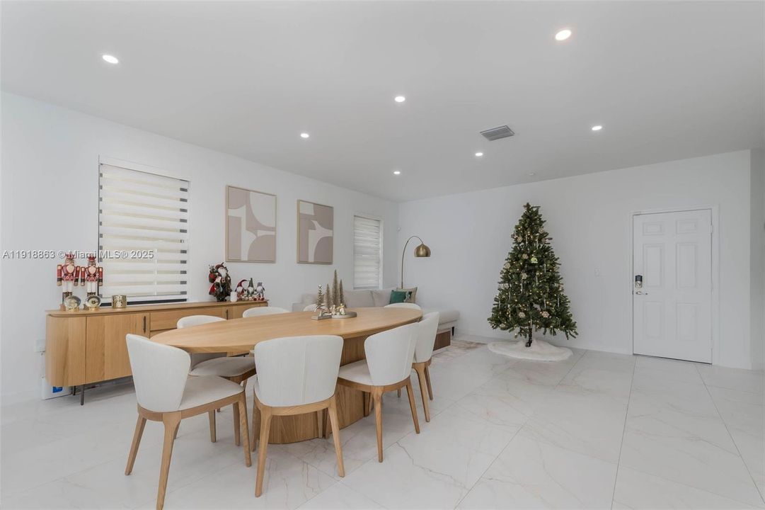 For Sale: $899,000 (3 beds, 2 baths, 2345 Square Feet)