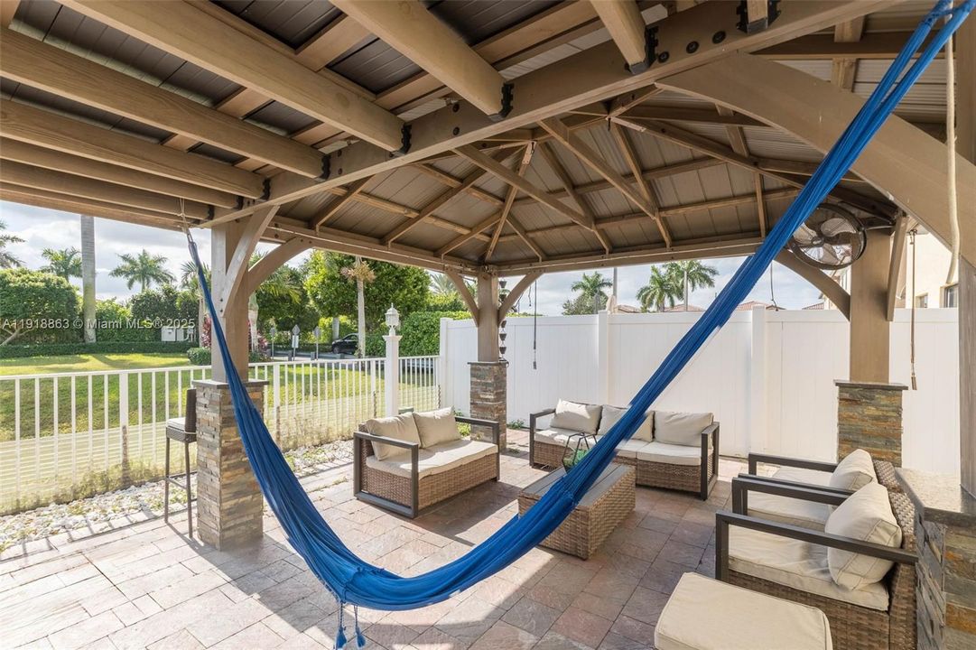 For Sale: $899,000 (3 beds, 2 baths, 2345 Square Feet)