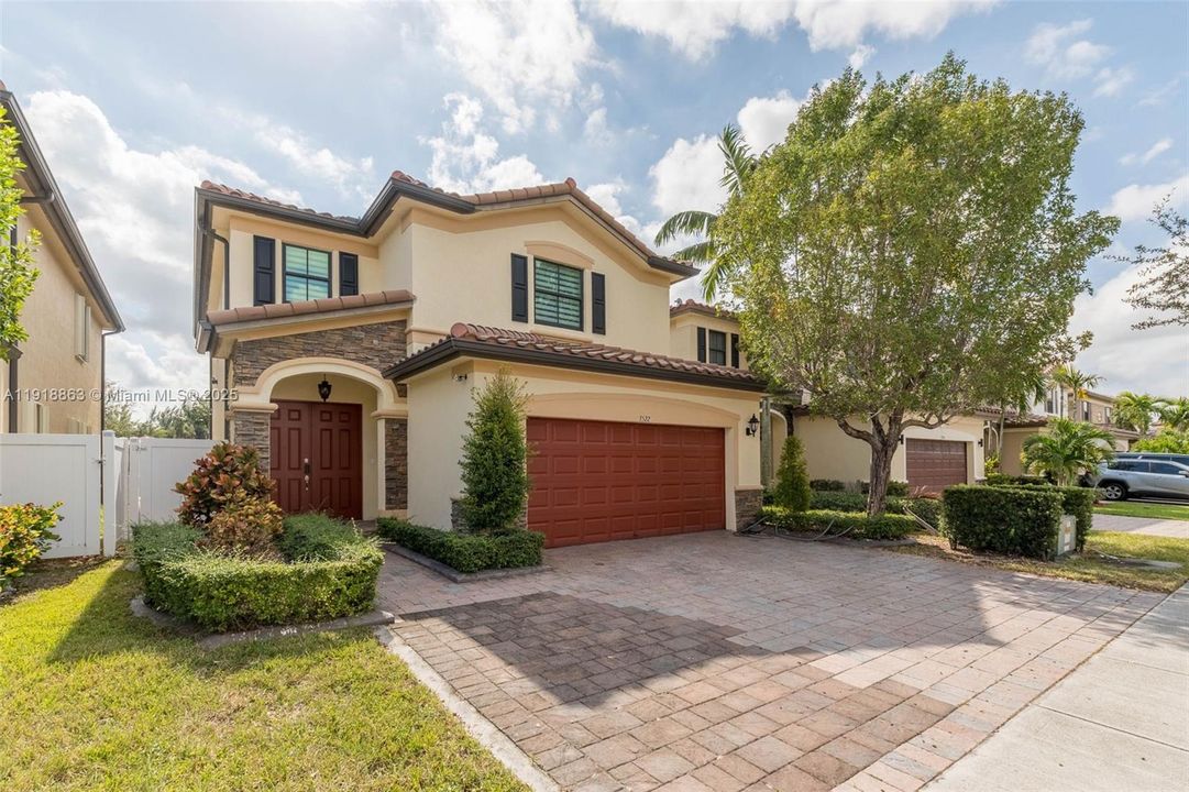 For Sale: $899,000 (3 beds, 2 baths, 2345 Square Feet)