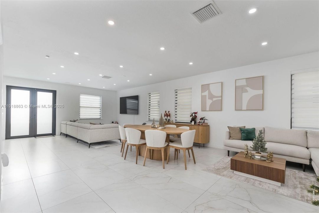 For Sale: $899,000 (3 beds, 2 baths, 2345 Square Feet)