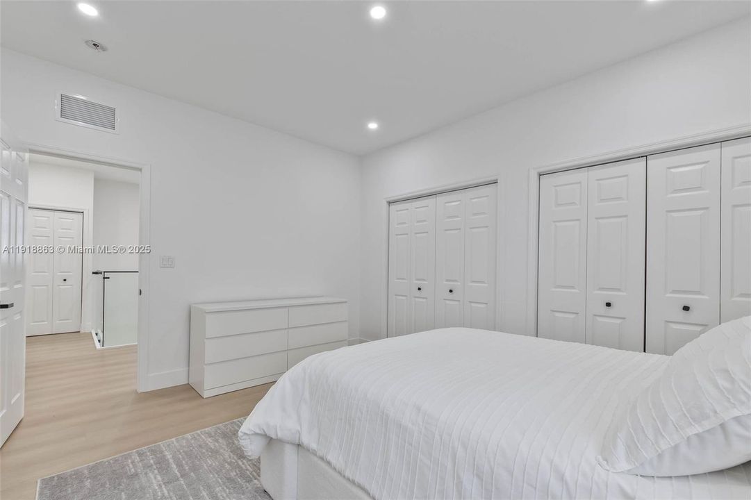 For Sale: $899,000 (3 beds, 2 baths, 2345 Square Feet)