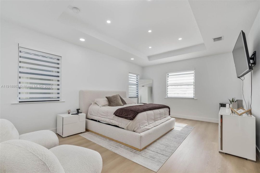 For Sale: $899,000 (3 beds, 2 baths, 2345 Square Feet)