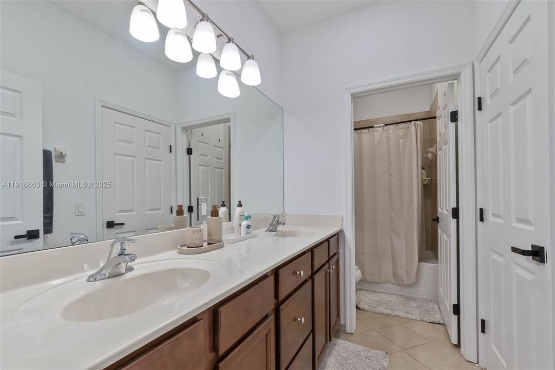 For Sale: $899,000 (3 beds, 2 baths, 2345 Square Feet)