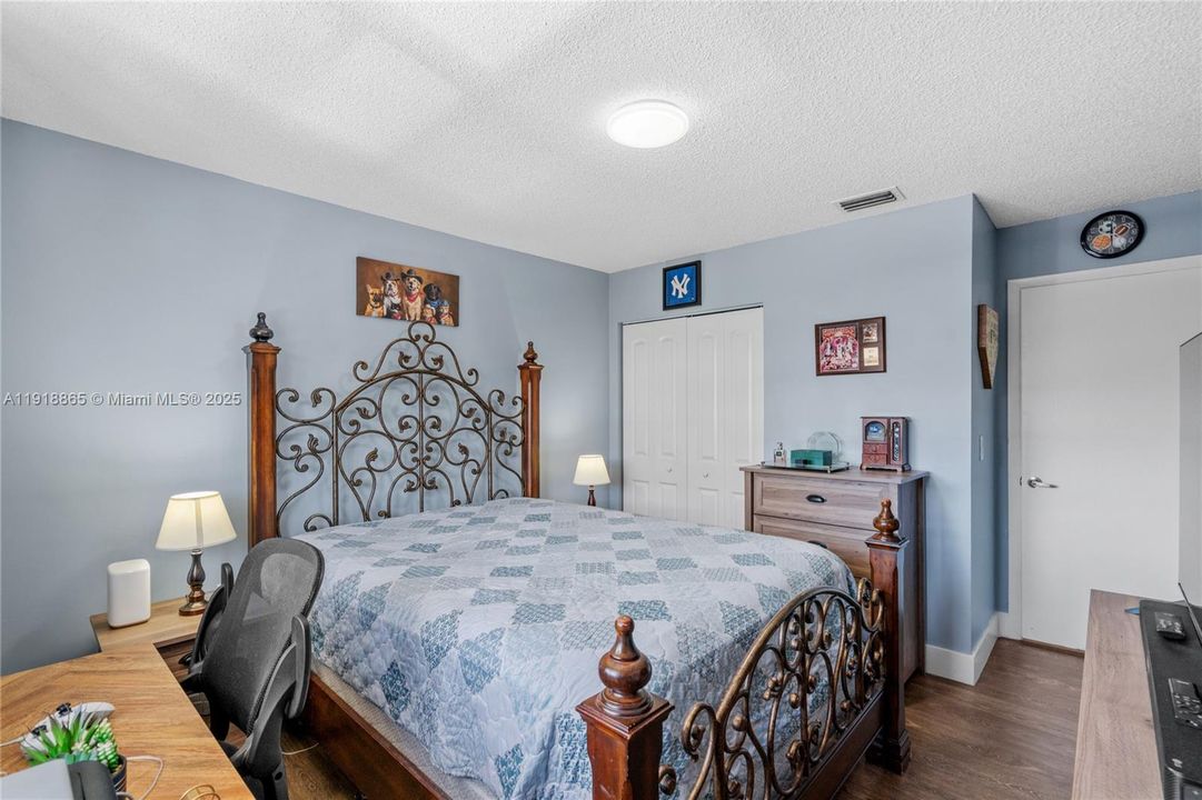 Active With Contract: $2,300 (2 beds, 2 baths, 1020 Square Feet)