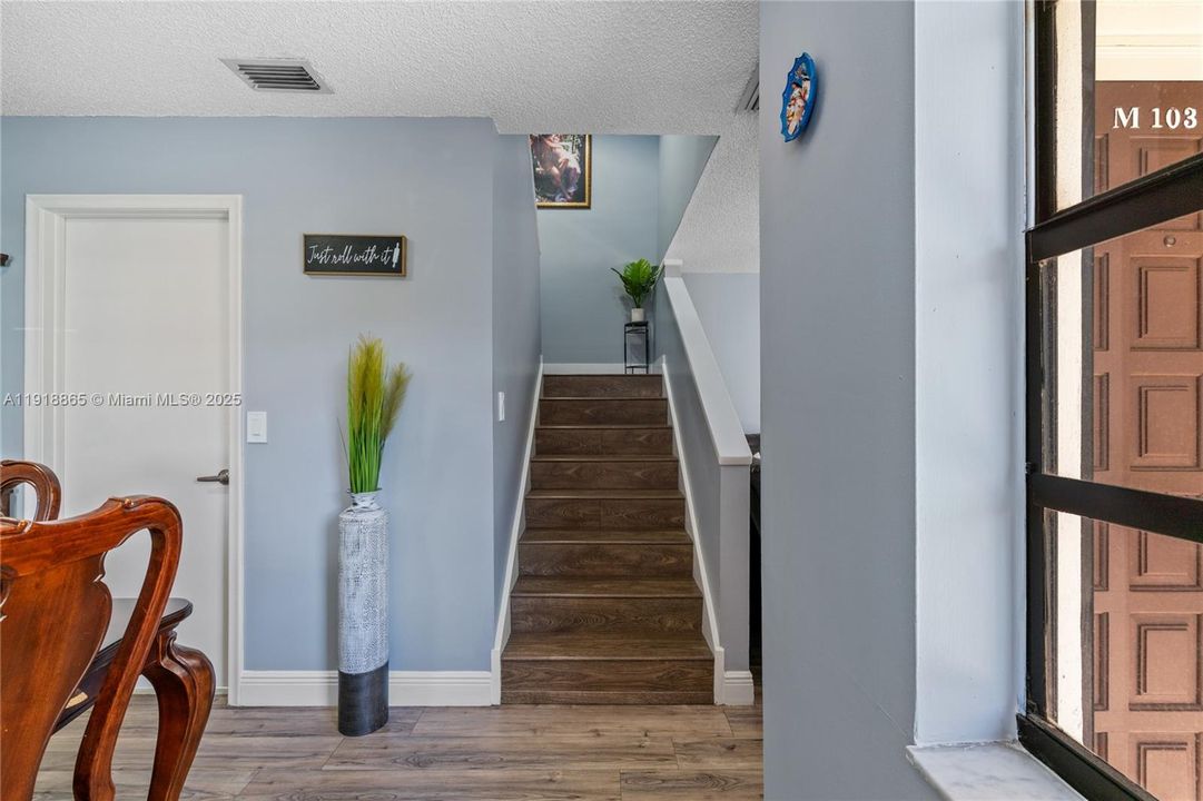 Active With Contract: $2,300 (2 beds, 2 baths, 1020 Square Feet)