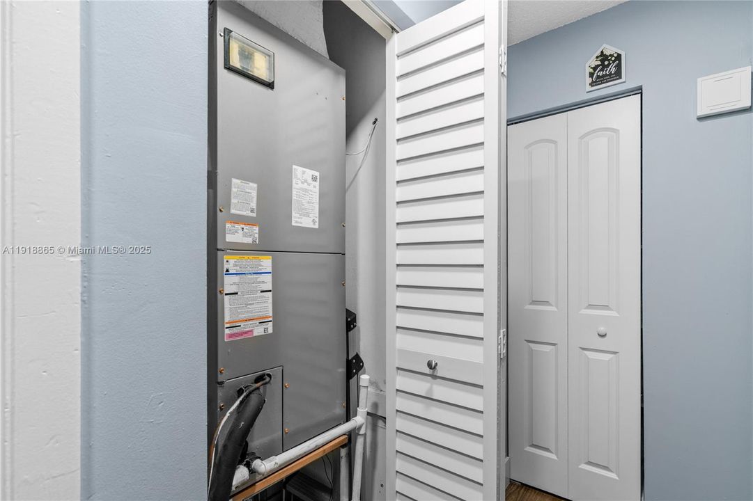 Active With Contract: $2,300 (2 beds, 2 baths, 1020 Square Feet)