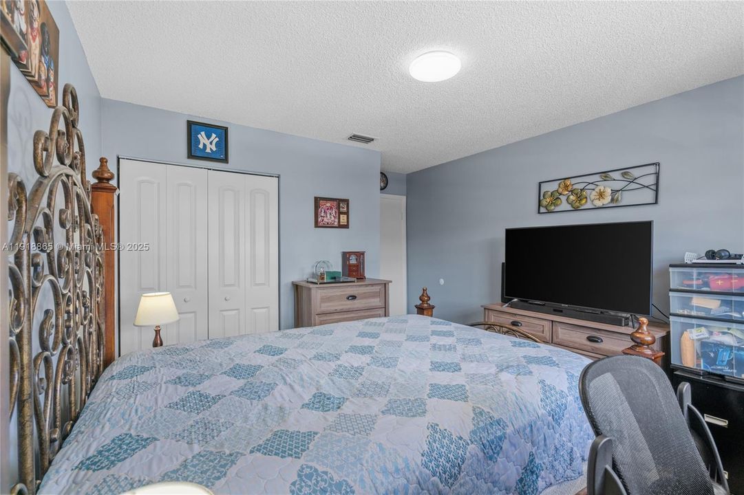 Active With Contract: $2,300 (2 beds, 2 baths, 1020 Square Feet)