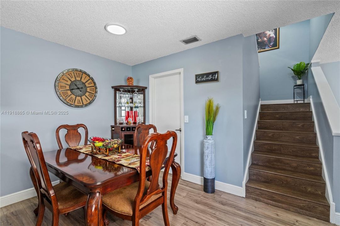 Active With Contract: $2,300 (2 beds, 2 baths, 1020 Square Feet)