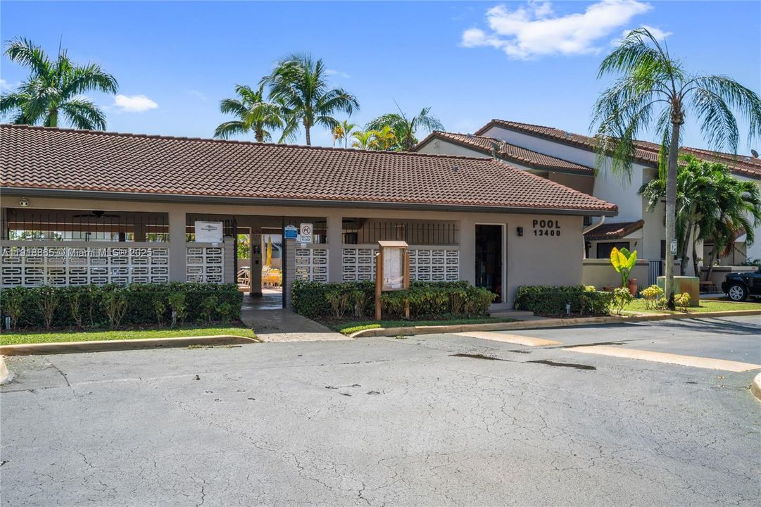 Active With Contract: $2,300 (2 beds, 2 baths, 1020 Square Feet)