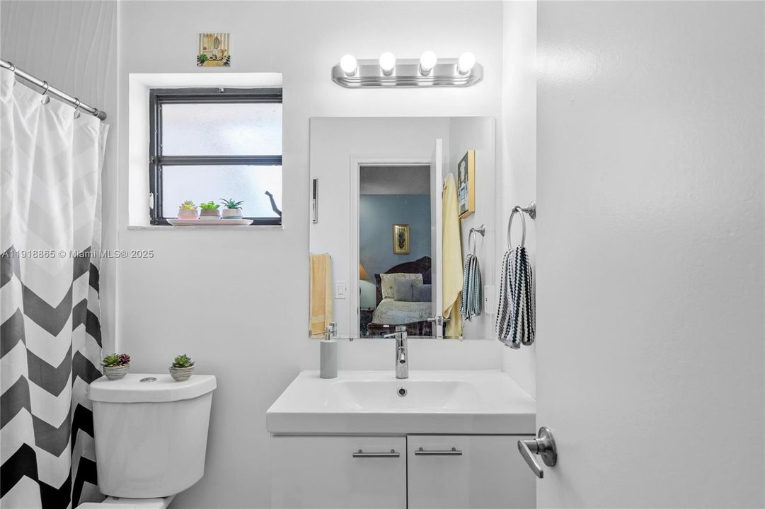 Active With Contract: $2,300 (2 beds, 2 baths, 1020 Square Feet)