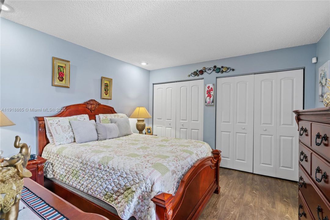 Active With Contract: $2,300 (2 beds, 2 baths, 1020 Square Feet)