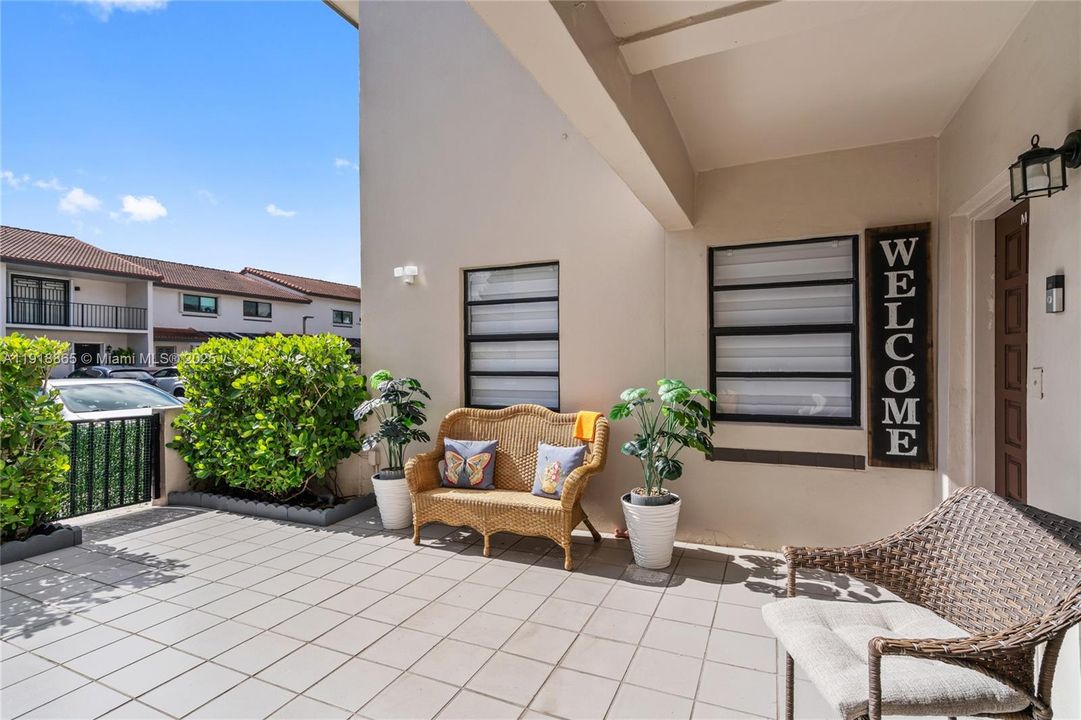 Active With Contract: $2,300 (2 beds, 2 baths, 1020 Square Feet)
