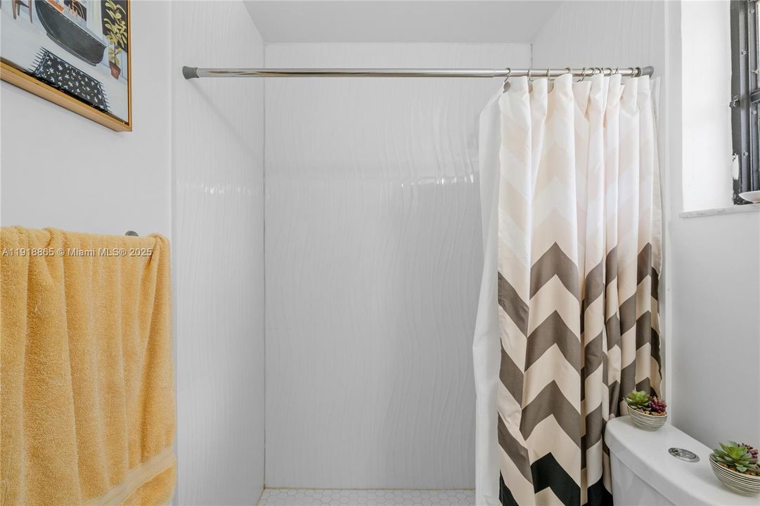 Active With Contract: $2,300 (2 beds, 2 baths, 1020 Square Feet)