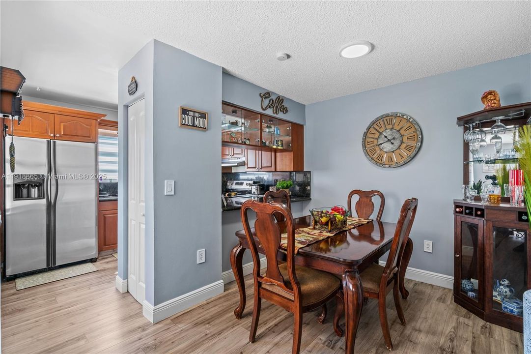 Active With Contract: $2,300 (2 beds, 2 baths, 1020 Square Feet)