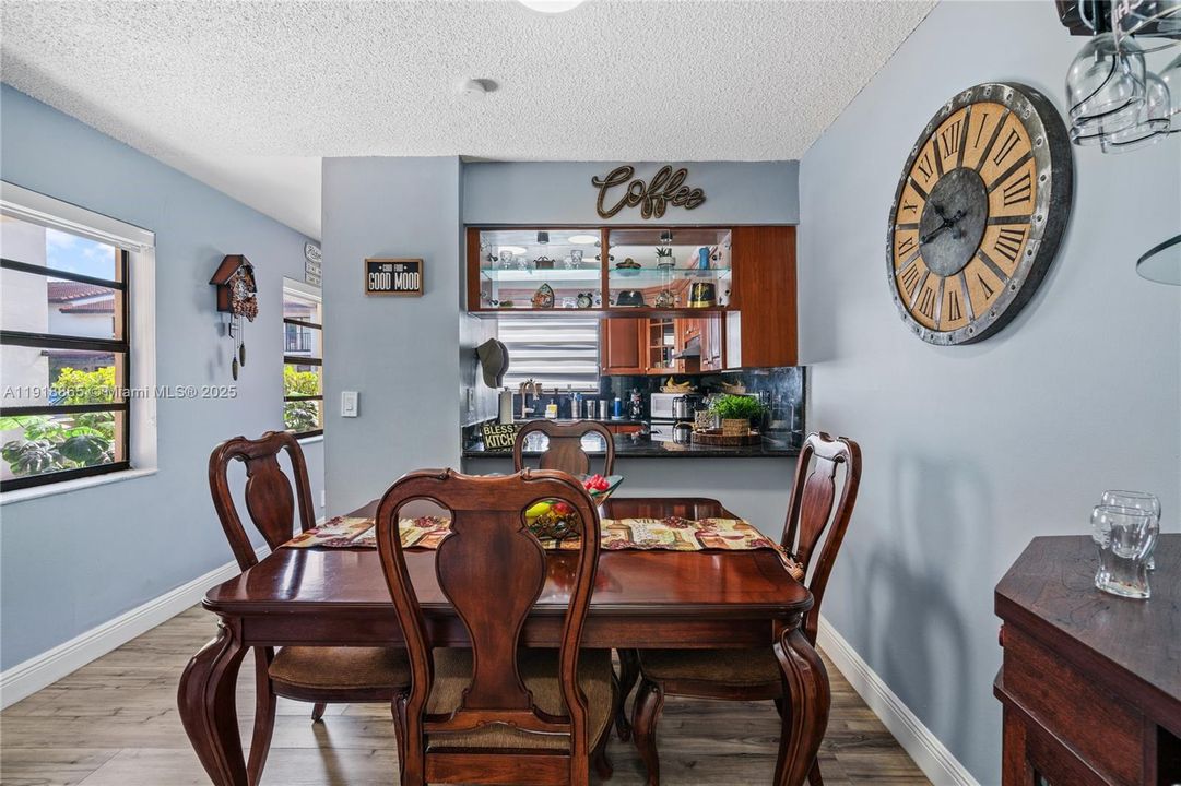 Active With Contract: $2,300 (2 beds, 2 baths, 1020 Square Feet)