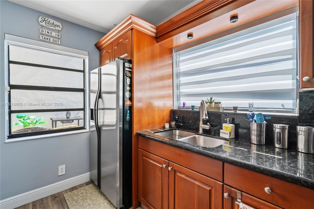 Active With Contract: $2,300 (2 beds, 2 baths, 1020 Square Feet)