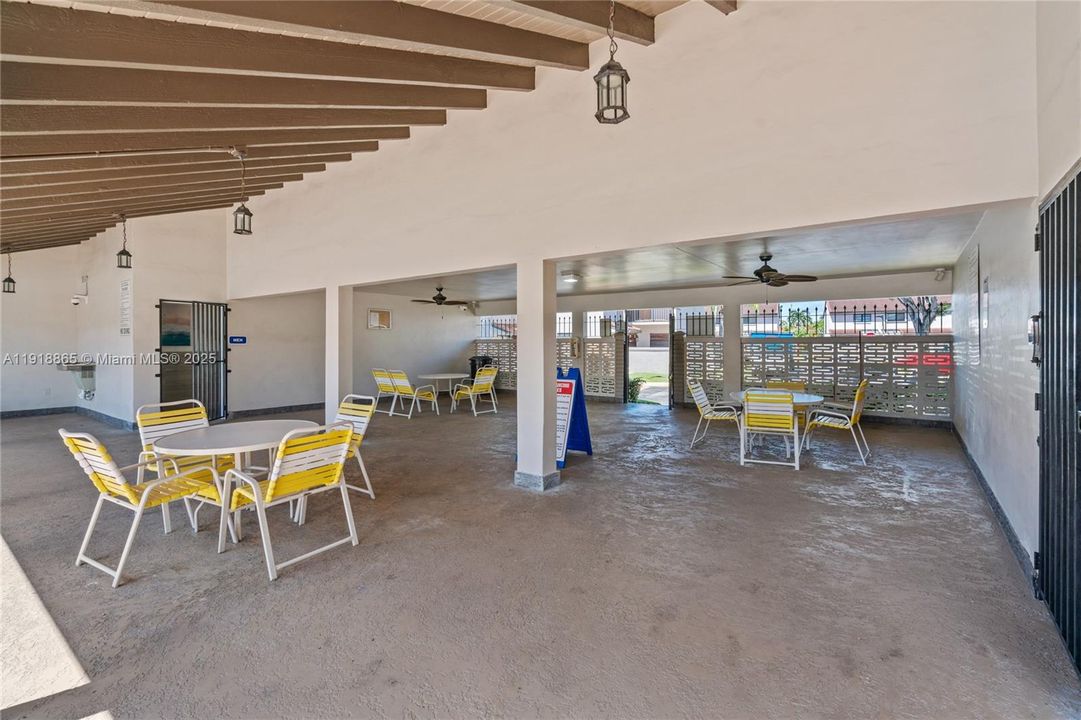 Active With Contract: $2,300 (2 beds, 2 baths, 1020 Square Feet)