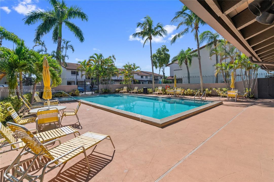 Active With Contract: $2,300 (2 beds, 2 baths, 1020 Square Feet)