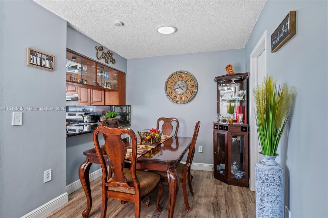 Active With Contract: $2,300 (2 beds, 2 baths, 1020 Square Feet)