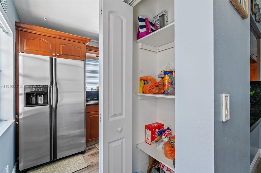 Active With Contract: $2,300 (2 beds, 2 baths, 1020 Square Feet)